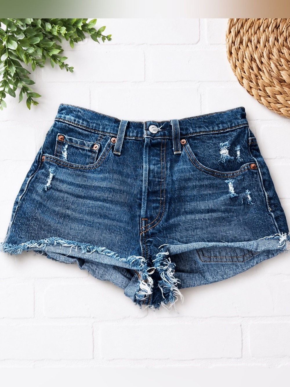 Levi’s 501 Distressed Denim Cutoff Shorts Button Fly Frayed Hem size 26w